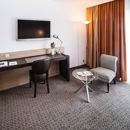 Hotel Plaza Дуйсбург Екстер'єр фото