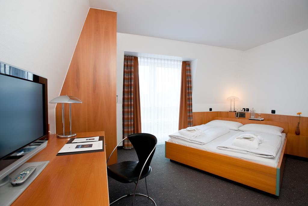 Hotel Plaza Дуйсбург Екстер'єр фото